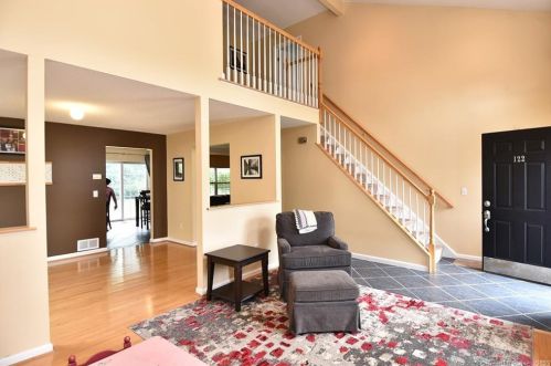 122 Greenview Ter, Middletown, CT 06457-8741