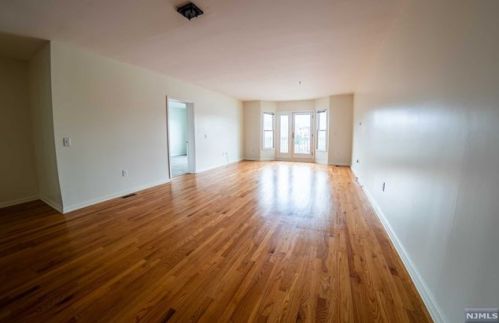 241 The Promenade, Edgewater, NJ 07020-2120