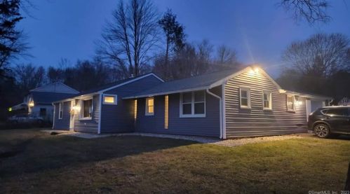 81 Tolland Rd, Manchester, CT 06043-7322