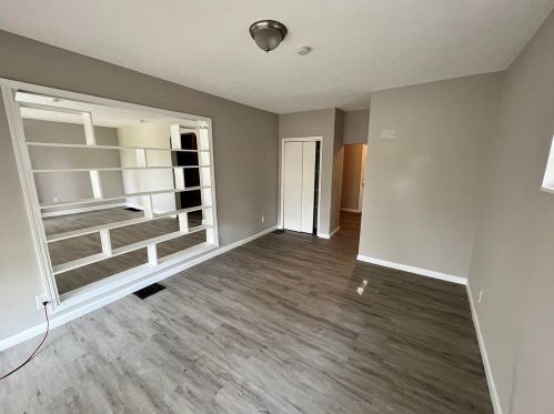 24 Beverly Pl, Florence KY  41042-1702 exterior