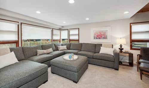 77 Lakeview Dr, Lake Geneva WI  53147-9701 exterior