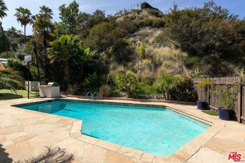 3619 Sapphire Dr, Van Nuys, CA 91436-4233