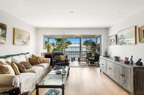 524 12th Ave, Naples, FL 34120-3368