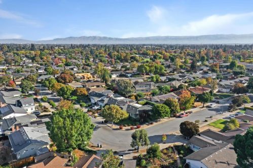 4779 Castlewood Dr, San Jose CA 95129-2258 exterior