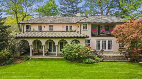 1 Hillcrest Dr, New Rochelle, NY 10803-3305