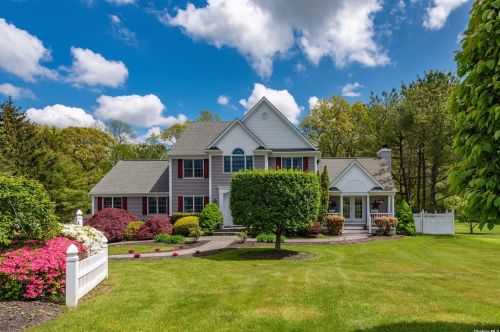 51 Grasslands Cir, Mount Sinai, NY 11766-1862