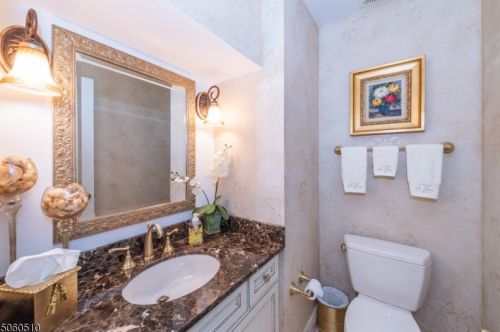 7 Christopher Ct, Lincoln Park NJ  07035-2104 exterior