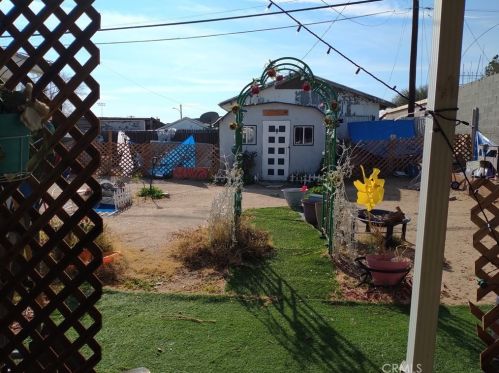 16781 Tracy St, Victorville CA  92395-3807 exterior