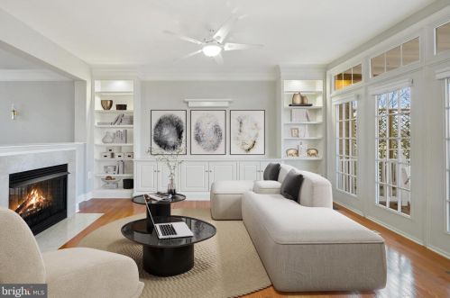 18460 Lanier Island Sq, Leesburg VA  20176-3936 exterior