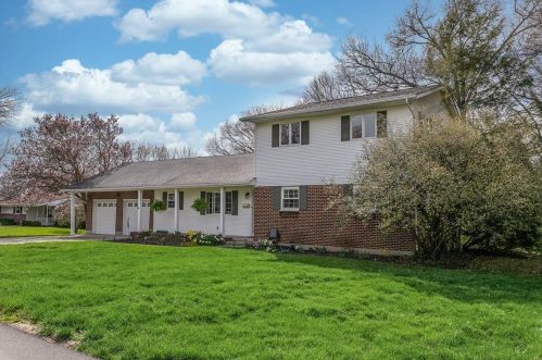 398 Ridgewood Ln, Liberty Township, OH 45036