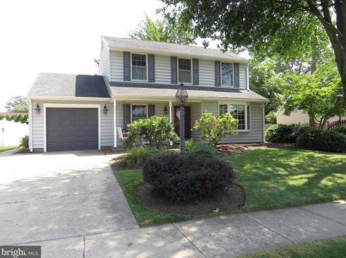 521 Nel Dr, Fairless Hills, PA 19030-3809