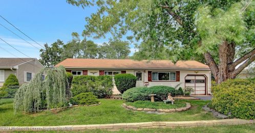 264 Leswing Dr, Bricktown, NJ 08723-6871