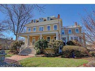 249 Hope St, Bristol, RI 02809-2035