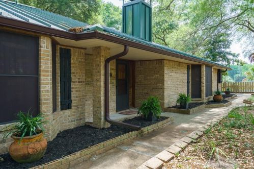 406 Hidden Creek Cir, Sealy, TX 77474-9215