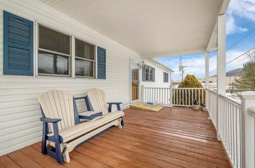 335 3rd St, Harmony, PA 16037-7650