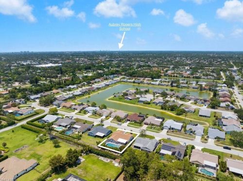 10461 Regent Cir, Naples FL  34109-1571 exterior