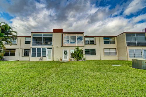 18 Willowbrook Ln, Delray Beach FL  33446-1634 exterior