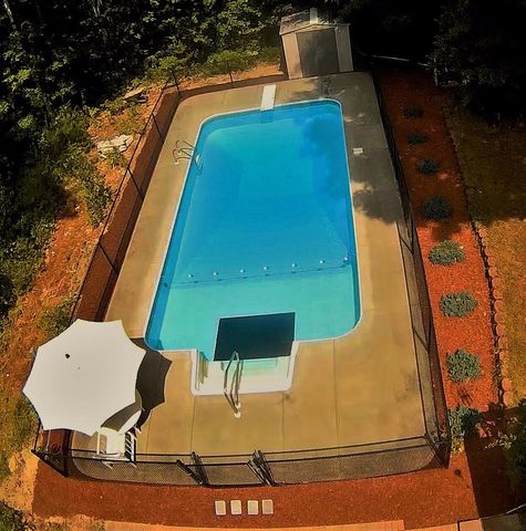 7 Natty Pond Dr, Hubbardston, MA 01452-1244