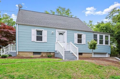 123 Woodland Dr, Milford CT  06460-5029 exterior