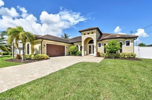 2205 17th Pl, Cape Coral, FL 33909-4709