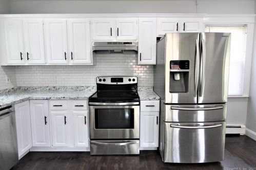 579 Cooke St, Waterbury CT  06710-1424 exterior