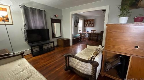 25 Clinton St, Manchester CT  06040-6129 exterior