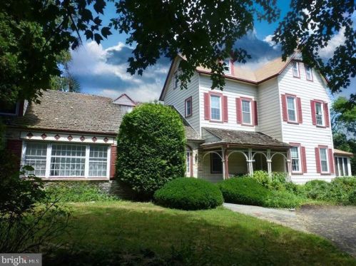 8 County Line Rd, Huntingdon Valley, PA 19006-2405