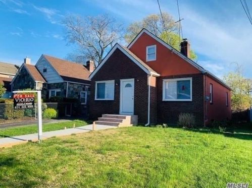 18 Allen St, Hempstead, NY 11550-7316