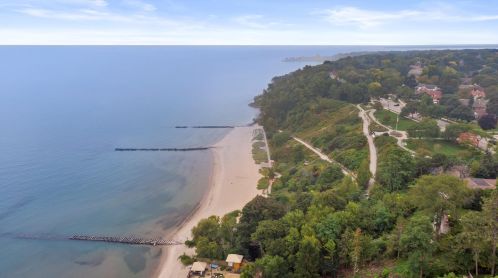 4101 Lk Dr, Milwaukee WI 53211-1720 exterior