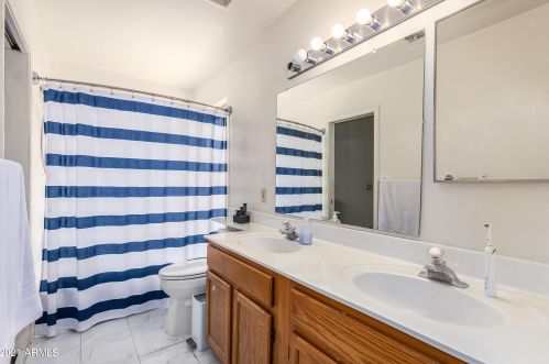 501 Sunrise Dr, Gilbert AZ  85233-6732 exterior