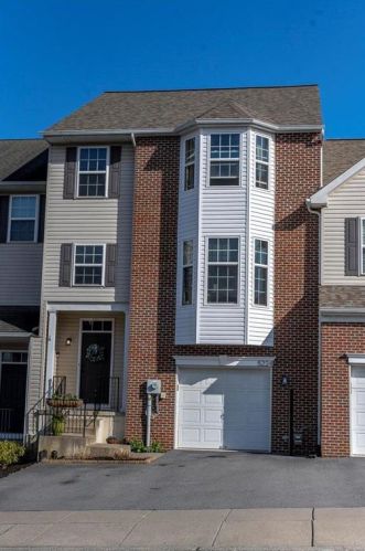 5224 Spring Ridge Dr, Macungie, PA 18062-9585