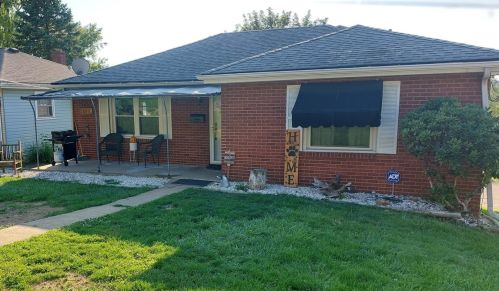 461 Greenridge Rd, New Kensington, PA 15068-5810