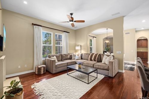 29 Via Amanti, Newport Beach CA  92657-1126 exterior