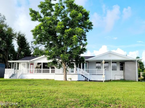 1135 Bay Dr, Lynn Haven, FL 32444-3201