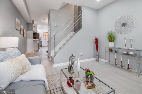 705 18th St, Washington, DC 20002-7209