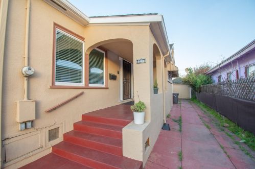 2488 67th Ave, Oakland, CA 94605-2330