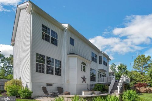 15575 Kelley Farm Ct, Woodbridge VA  22193-5784 exterior