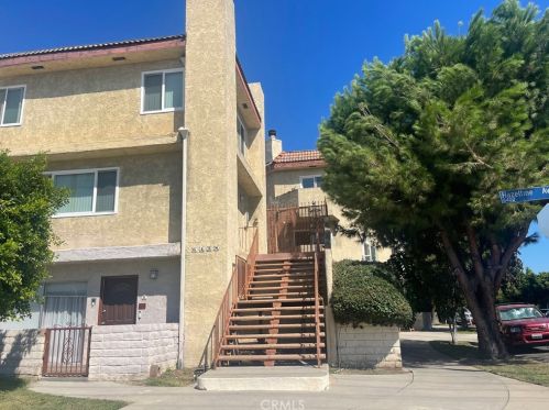 6438 Hazeltine Ave, Van Nuys, CA 91401-1501