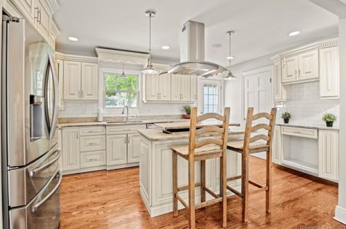 26 Bonheur Rd, Bridgeport CT  06611-3404 exterior