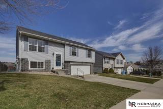7924 Newport Ave, Omaha, NE 68122-1654