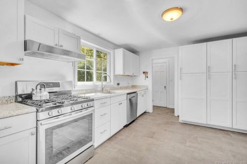 588 Lincoln St, New Britain CT  06052-1820 exterior