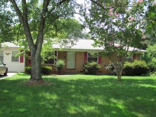 4541 Crestmont Dr, Charlotte, NC 28205-4661