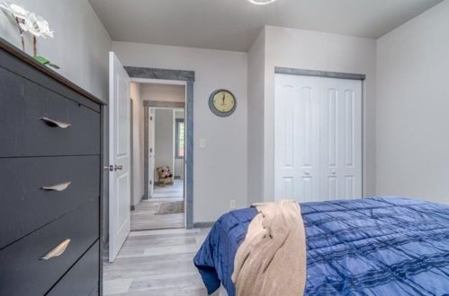 602 New Castle St, Zelienople PA  16063-1049 exterior