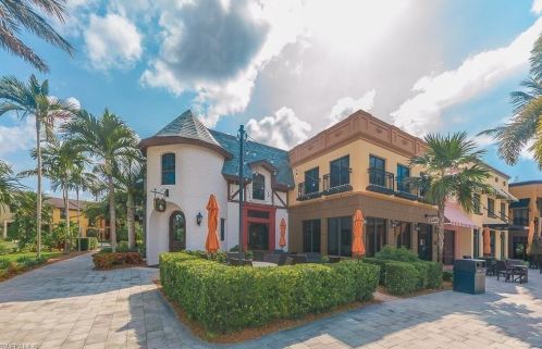 9102 Chula Vista St, Naples FL  11302-3265 exterior