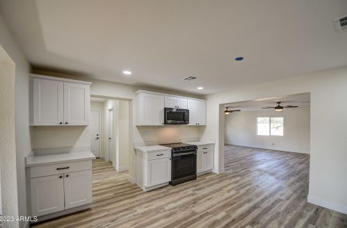 5813 37 Ave, Phoenix AZ 85053-4620 exterior