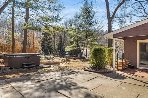 5 Deer Hill Ln, Briarcliff NY  10510-1801 exterior