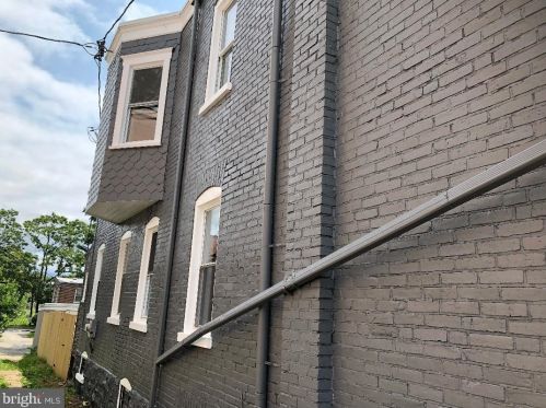 227 30th St, Wilmington, DE 19802-3130