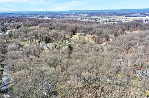 19 Edgehill Rd, Swatara PA  17033-2506 exterior