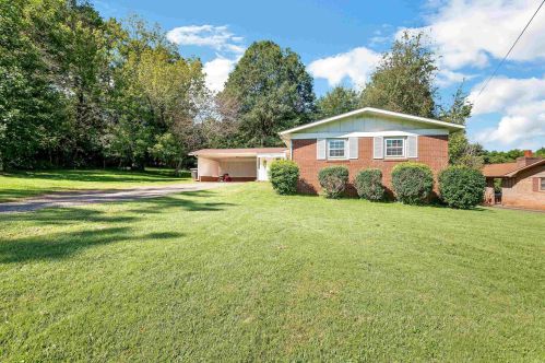713 Brookdale Dr, Statesville, NC 28677-3406
