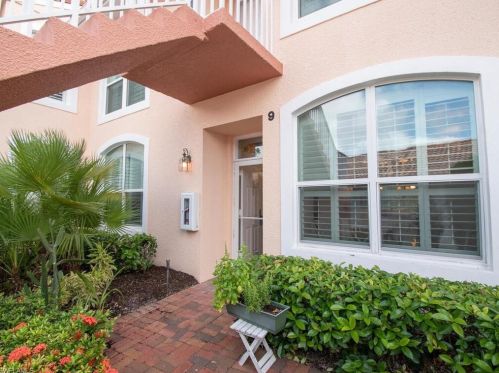 1940 Cascades Dr, Naples, FL 34112-7580